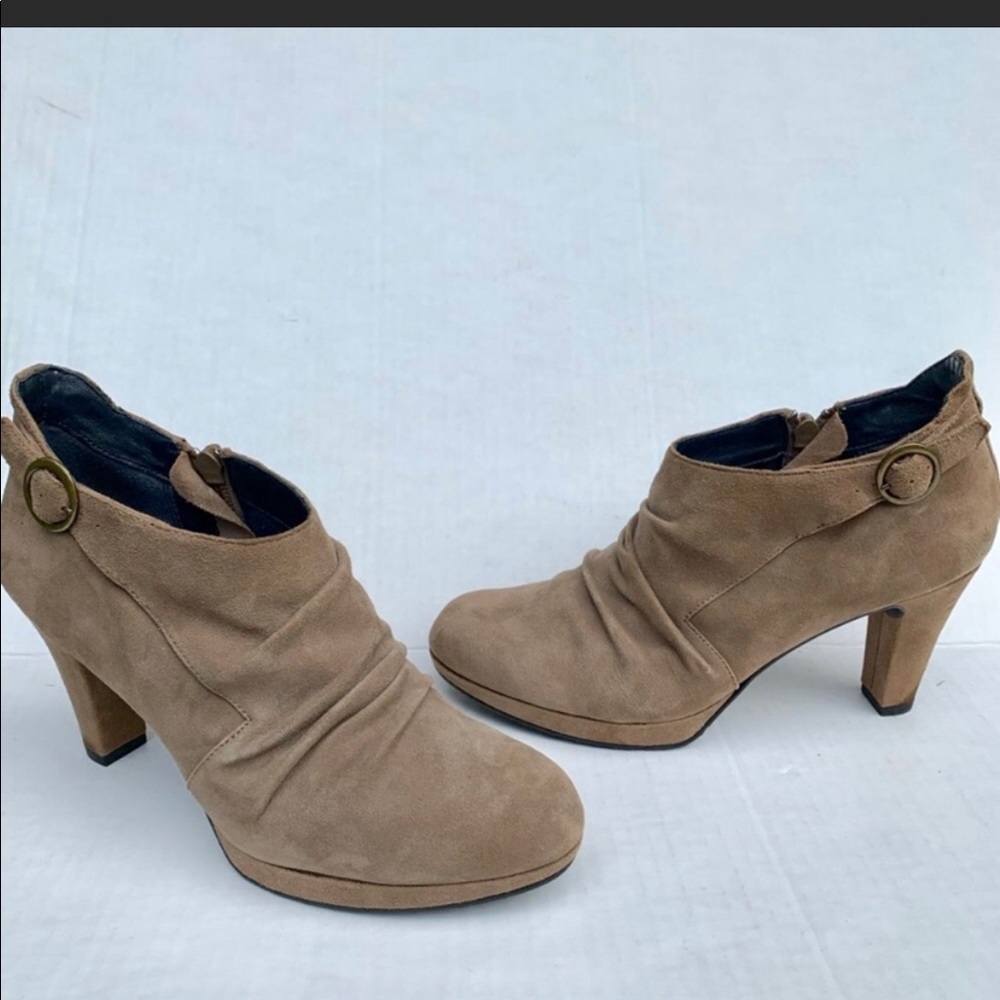 Umberto Raffina Tan Suede Booties